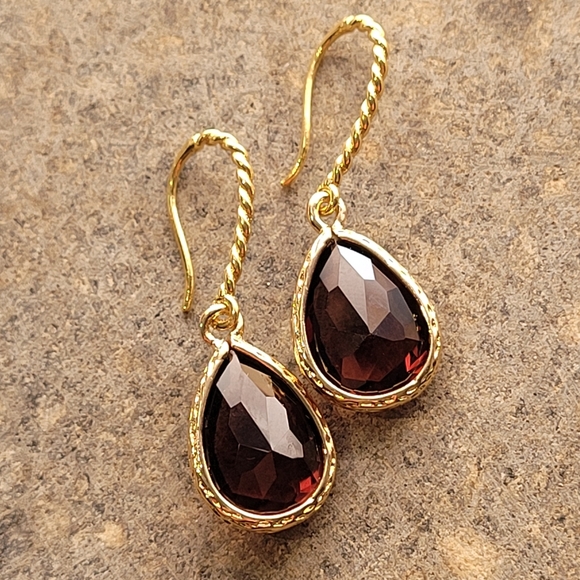 18k Gold Red Garnet Stone Teardrop Earrings - Picture 2 of 5